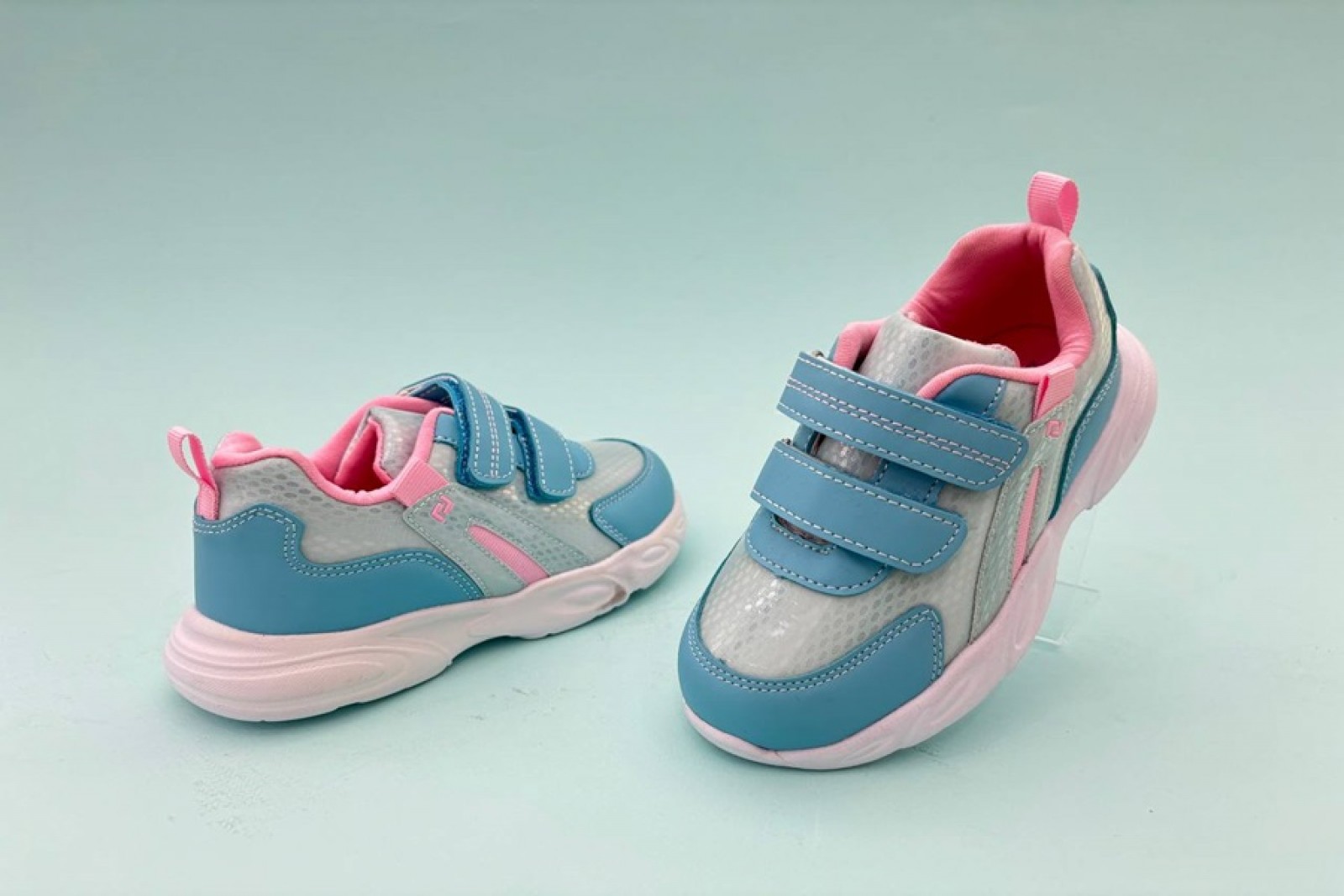 Սպորտային մանկական կոշիկ